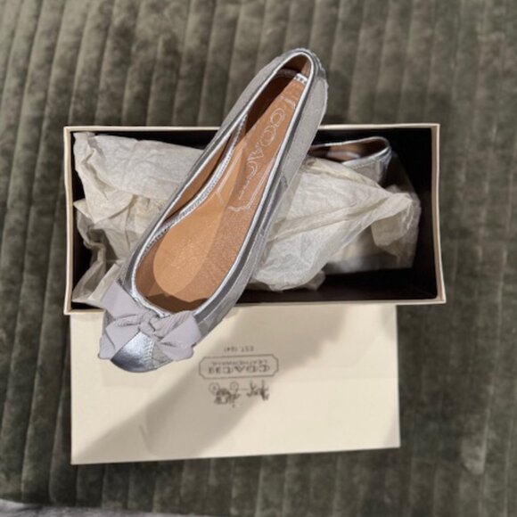 Coach “Sarah” Signature Ballet Flats – Silver Metallic – Size 8.5 M - Picture 3 of 4